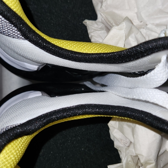 Nike - Picture 14 of 16